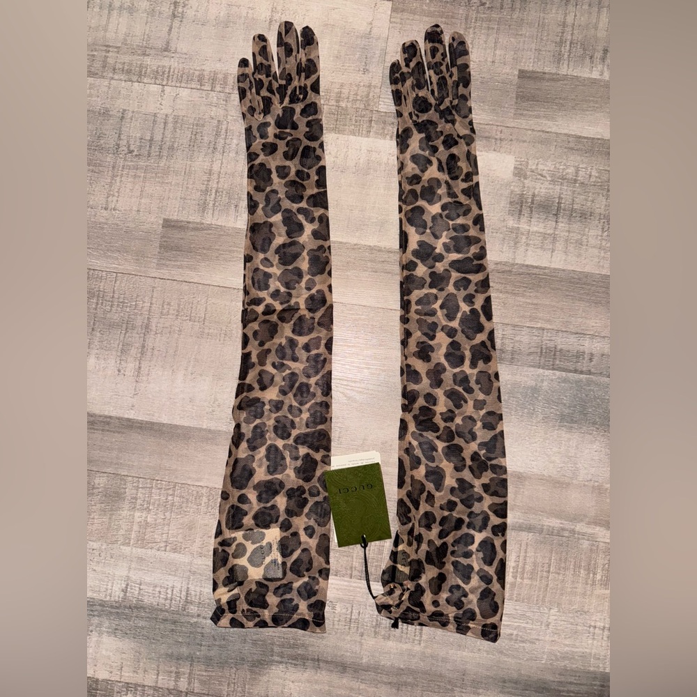 Authentic Gucci leopard gloves